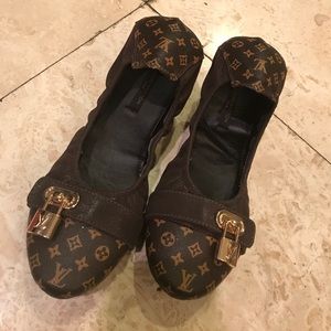 LV❣️Lock Ballerina Flats ❣️Size 42